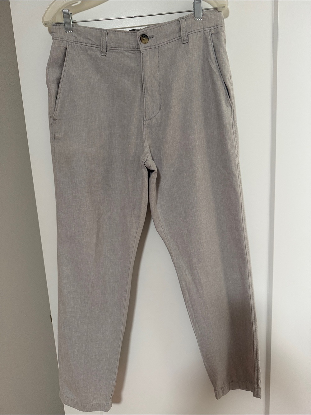 Hollister Men's Linen Chinos in Light Gray